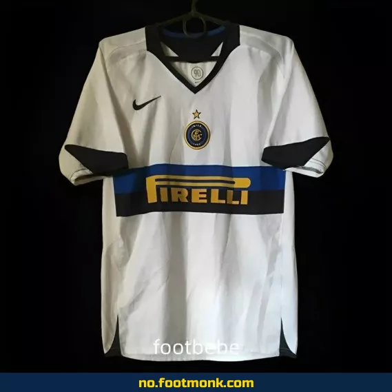 Inter Milan Vintage Fotballdrakt 2005-2006 Hjemme Hvit – Offisiell Fotballtrøye for Voksne og Barn