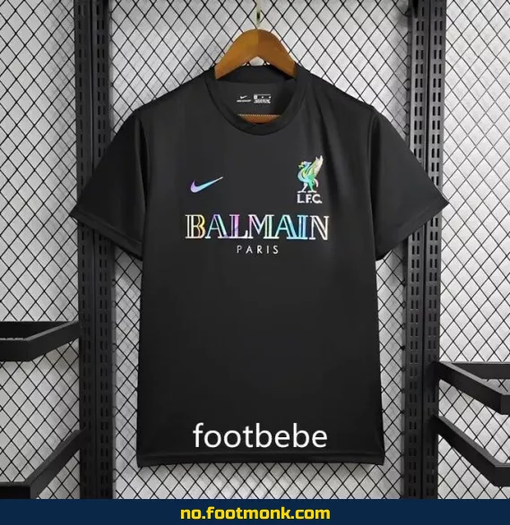Liverpool x Balmain 2024/2025 svart fotballtrøye – Offisiell drakt med trykk | Fotballdrakt for voksne og barn | Kjøp fotballdrakter på nett