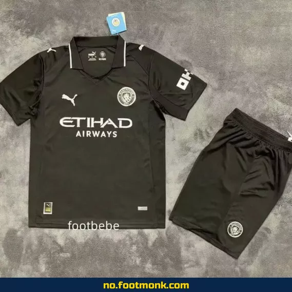 Manchester City Fotballdrakt for Barn 2025-2026 – Svart | Offisiell Klubbdrakt | Fotballtrøye med Navn | Kjøp Nå